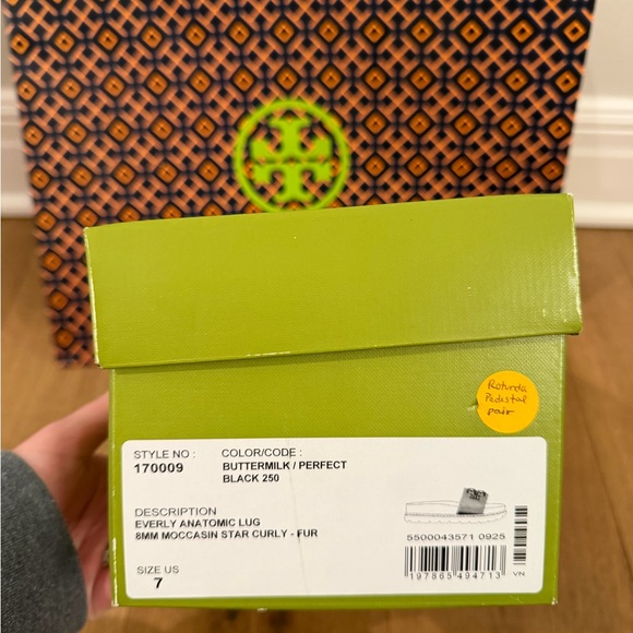 Tory Burch Everly Anatomic Lug Sandals Moccasin Curly Buttermilk Black Size 7 - Picture 8 of 8